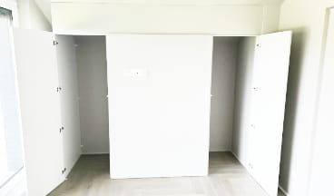 szafa garderoba z oświetleniem