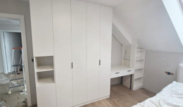 szafa, garderoba z biurkiem pod skosem
