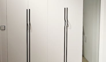 przestronna szafa z wyposażeniem