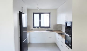 białe meble kuchenne na zamówienie