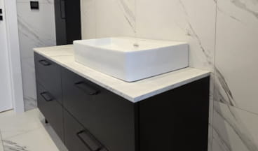 meble łazienkowe z lustrem na wymiar