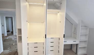 szafa z podświetleniem