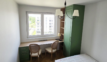 zielona szafa w sypialni